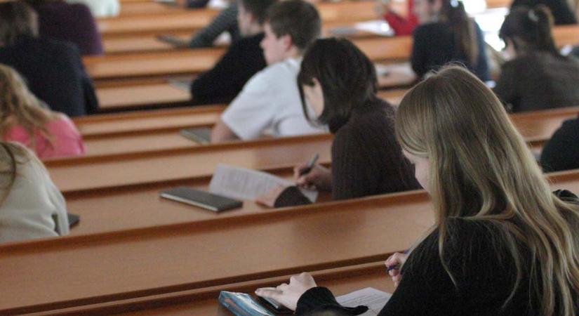 Erre nagyon sokan vártak: végre szabad lehet a felsőoktatás
