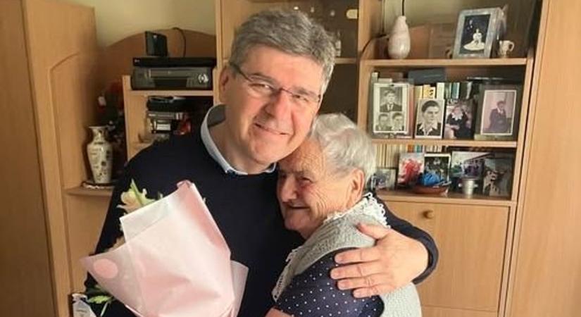 Megható pillanatok Cecén: 96. születésnapját ünnepelte Mariska néni