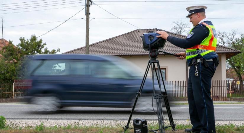 Több mint 30 helyszínen zajlik a sebességellenőrzés Bács-Kiskunban, elkezdődött a Keceli út felújítása