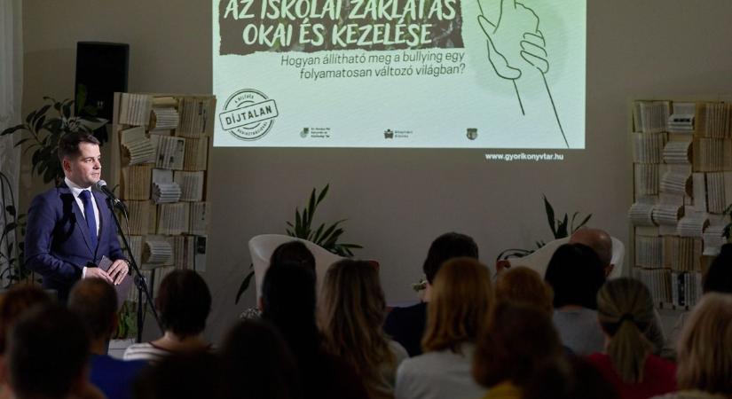 Szakmai konferencián keresték a válaszokat a bullying jelenségére Győrben