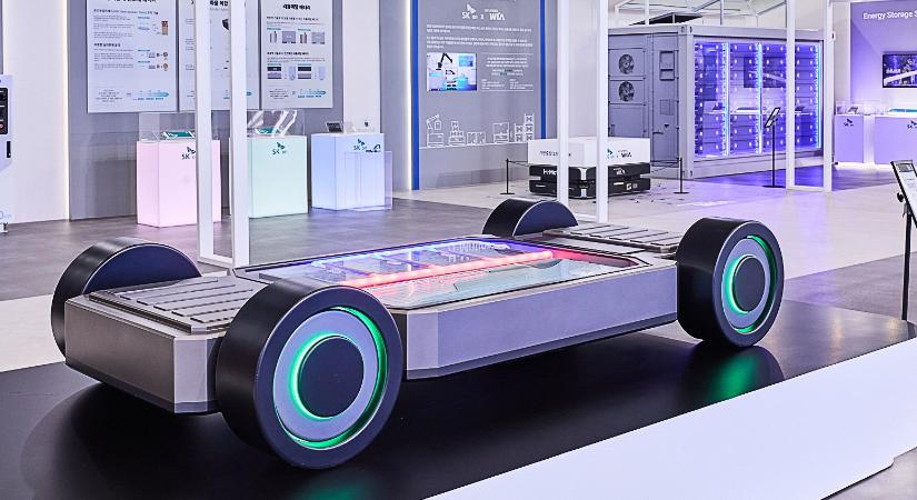 Hétperces töltéssel és autonóm robotokkal mutatta be innovációit az SK On az InterBattery 2026 kiállításon
