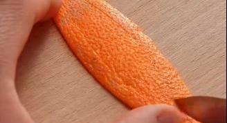 Koktéldíszítés narancshéjjal – A nap videója