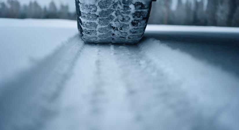 Brutális tömegbaleset: csaknem 80 jármű csapódott egymásba – videó