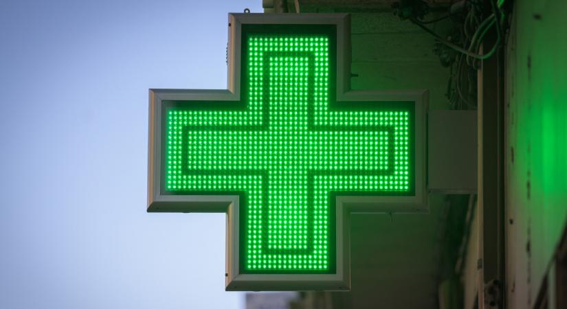 Egy ismert gyógyszertár-hálózat nevével éltek vissza a csalók