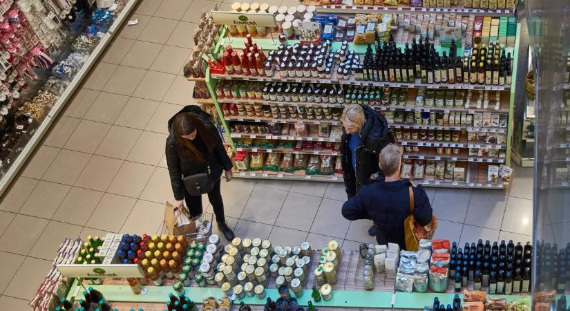 A Tisza leteszi a fegyvert a multik előtt, drágul a megélhetés, elszabadulnak az élelmiszerárak