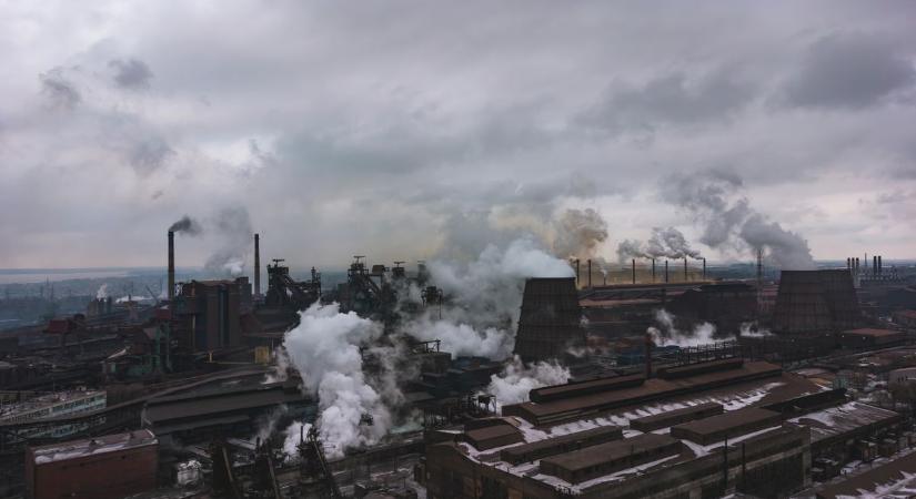 Az oroszok az éjjel brutális támadást indítottak Ukrajna ellen: ballisztikus rakéták hullnak Kijevre - össztűz alatt Harkiv és Odessza