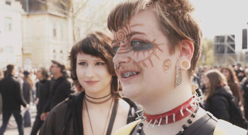 Boldogok vagytok ti egyáltalán valamitől?