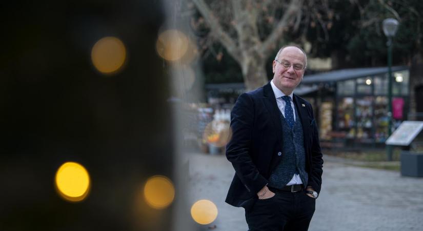 Navracsics Tibor megerősítette, hogy visszavonul, a miniszteri Facebook-oldala már el is tűnt