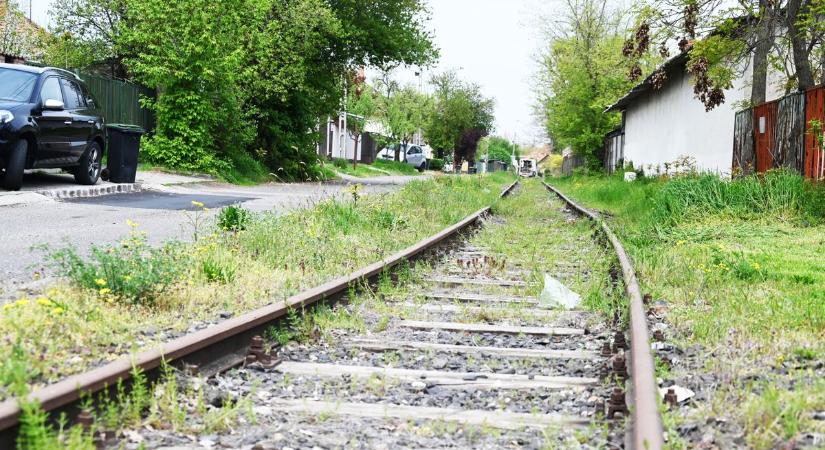 Kiderítettük, hová vezet Szolnok legrejtélyesebb vasúti vonala