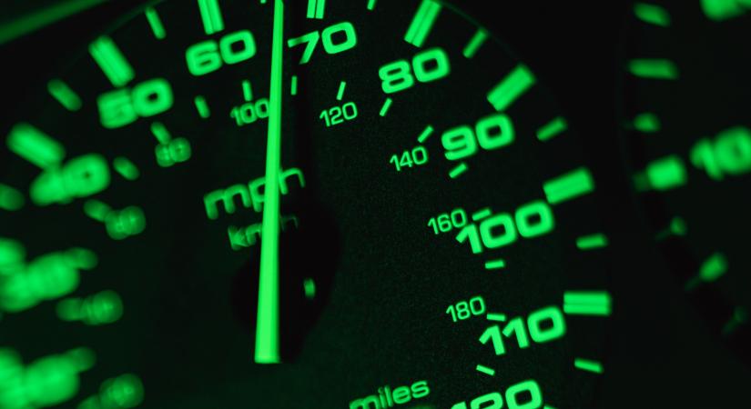 893-szor büntették gyorshajtásért, egyszer sem fizetett