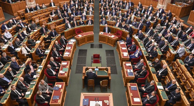 Több képviselő is 12 millió forintos fájdalomdíjjal távozhat az Országgyűlésből