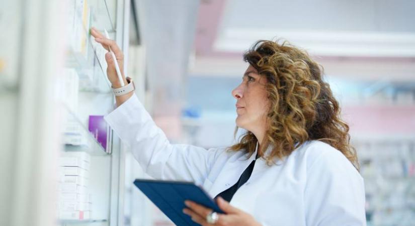 Gyógyszerhiány fenyeget Európában: népszerű fájdalomcsillapítók és rákgyógyszerek is eltűnhetnek