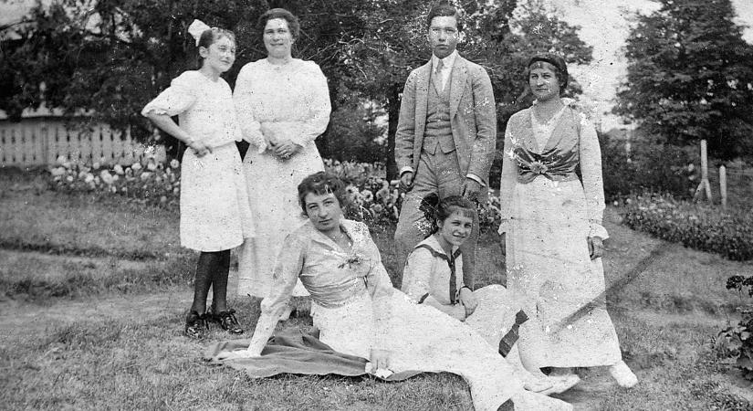 Kalapok, kesztyűk és végtelen elegancia: ilyen volt a tavaszi zsongás a múlt század utcáin!