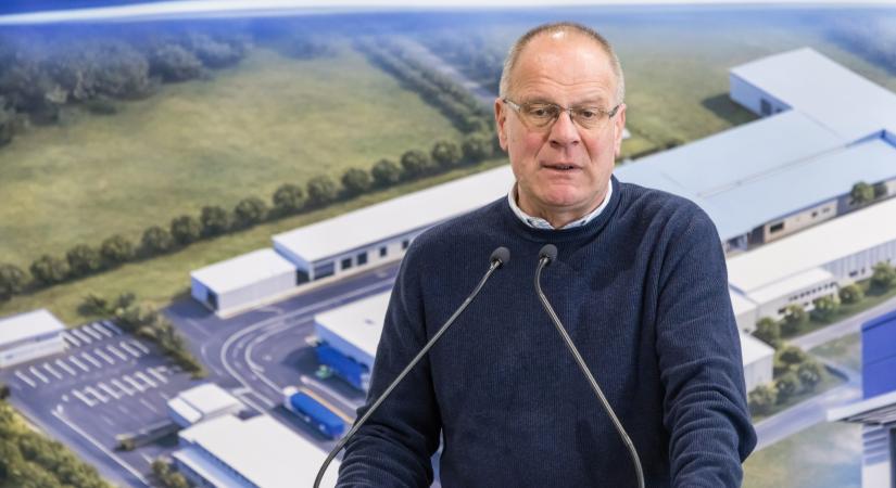 Visszavonul a politikától az Orbán-kormány minisztere, Facebook-oldalát is törölte