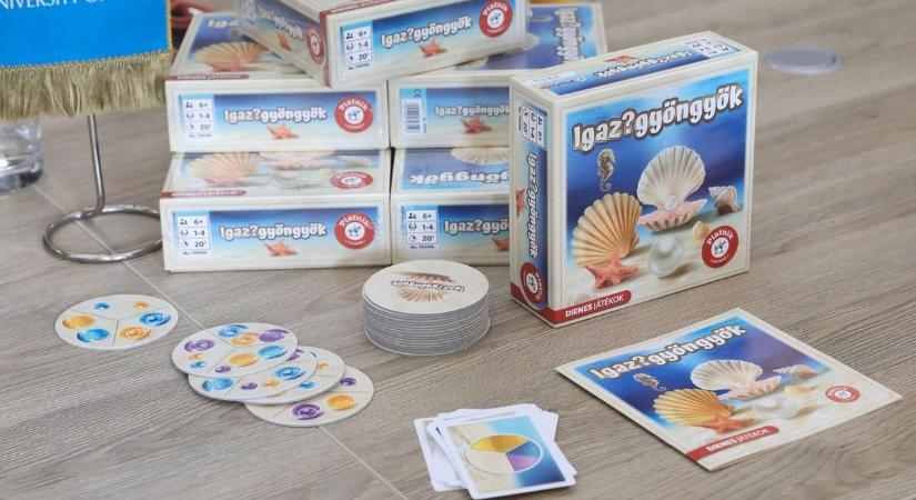 Társasozni hívnak bennünket, de TILOS ezt magunkkal vinni!