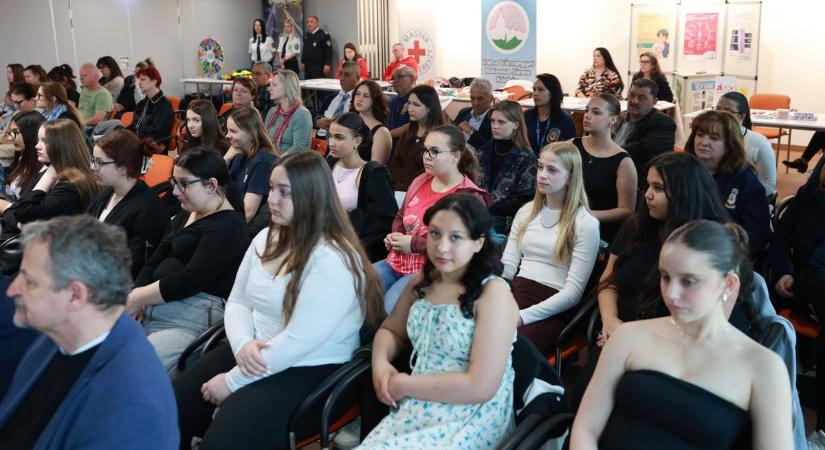 A legjobb az, amit meg tudunk előzni – szakmai nap a fiatalok egészségéért és biztonságáért Szekszárdon (galéria)