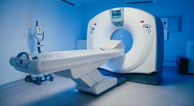 Példátlan tragédia a klinikán – fém nyaklánc miatt halt meg egy férfi az MRI-ben