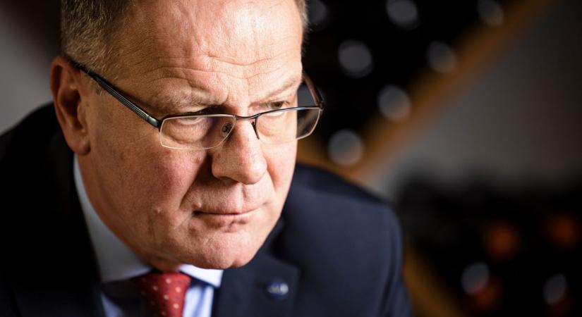 Navracsics Tibor visszavonul, már a Facebook-oldalát is törölte