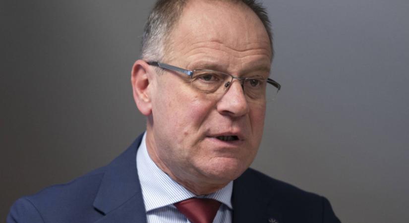 Befejezi politikai pályafutását Navracsics Tibor