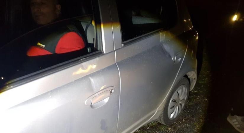 Szétverték az autót a garázda stopposok