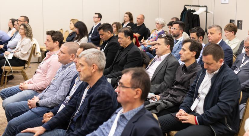 Pécsen a KKV-döntéshozók szeme  Stratégiák és kapaszkodók a változások korában