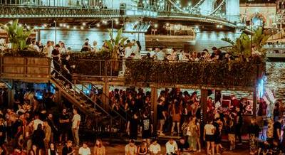 Négynapos fesztivállal indítja a szezont a pesti Duna-part kedvenc helye