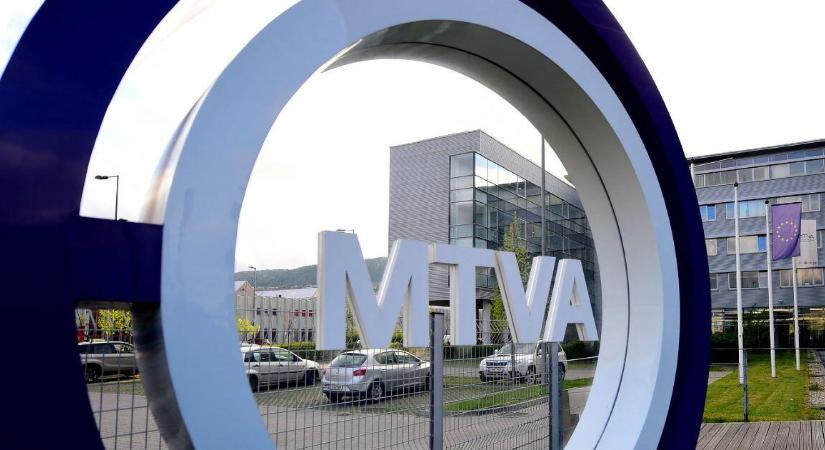 Mik vannak: megbírságolták a közmédiát a nemzeti konzultáció miatt