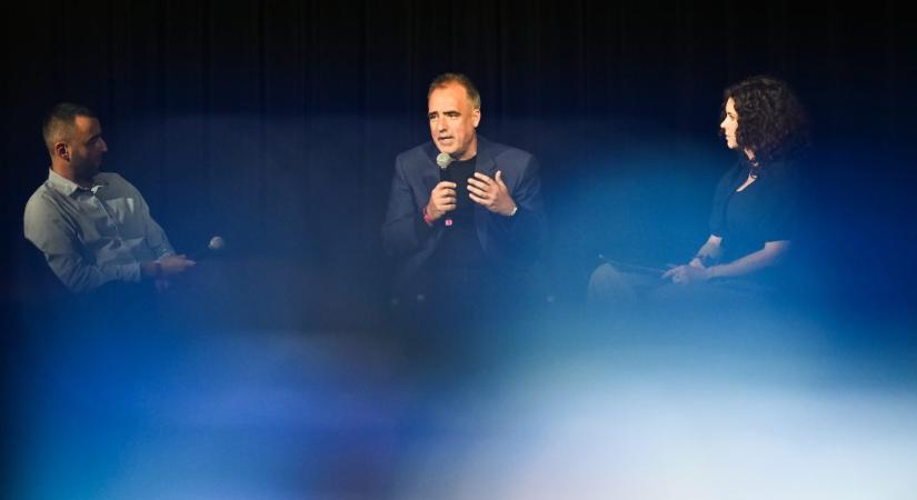 Ilyen volt az esténk Török Gáborral az Akváriumban a Tisza kétharmada után