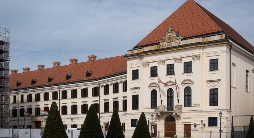 Magyar Péter nem költözik be a Karmelitába, elmondta, mit tervez az épülettel