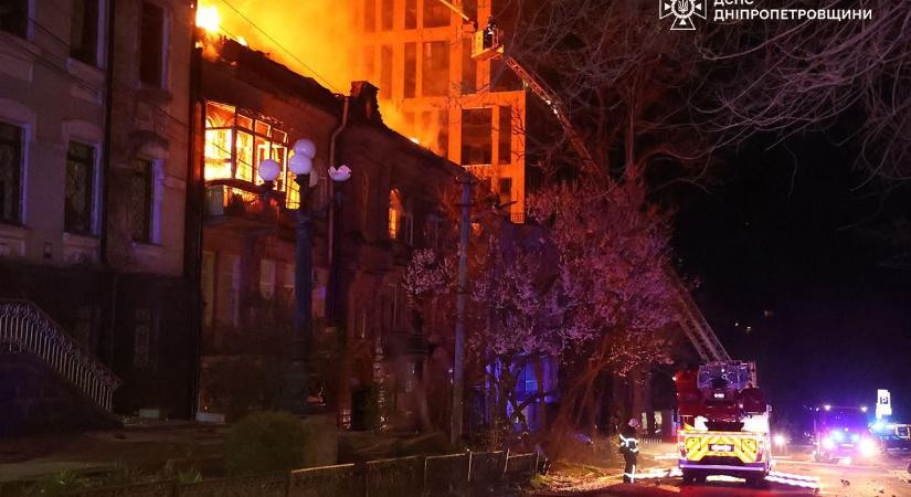 Az oroszok csütörtök éjjel szállodákat, házakat és játszóteret támadtak Ukrajnában, sok a sérült és halott