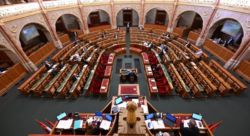 Akár 12 milliós végkielégítés is járhat a távozó képviselőknek