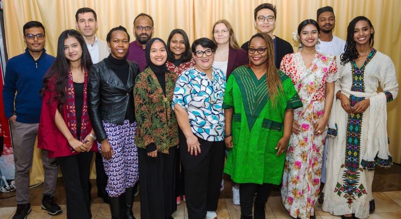 10 ország hallgatói mutatták be a tavaszi hagyományokat a Széchenyi István Egyetemen