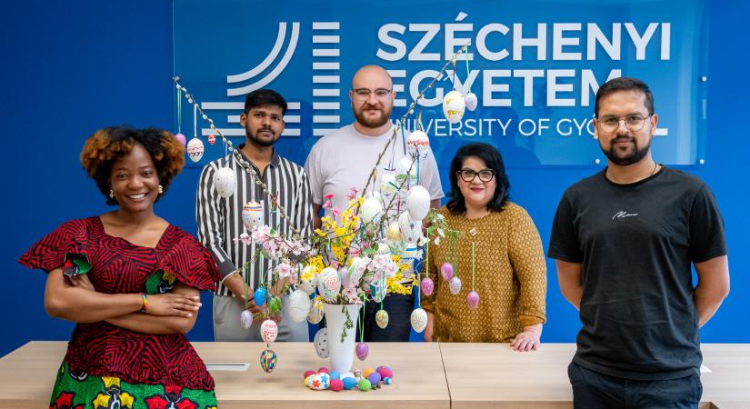 A természet ritmusa: tíz ország hallgatói mutatták be a tavaszi hagyományokat a Széchenyi István Egyetemen