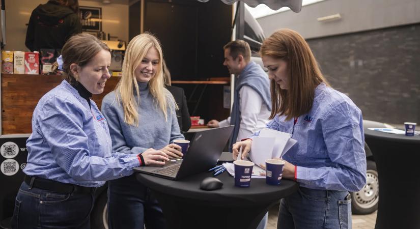 (EN) Aldi Belgium is using a mobile coffee bar to recruit new employees