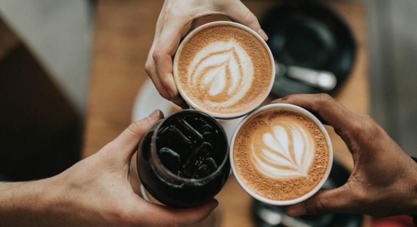 Jobb a tejnél a kávéban: mi az az oleato, és valóban hatásos? Van, ahol már ilyet isznak