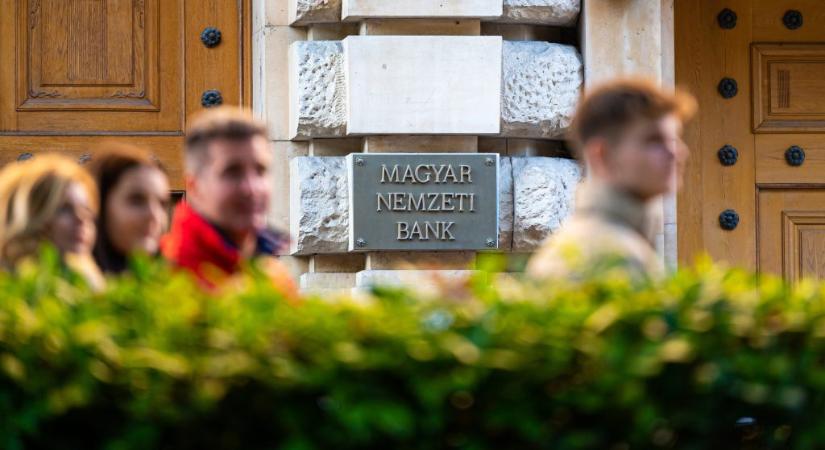 Róna Péter: Ki vitte ki az MNB-ből azt a 266 milliárdot?