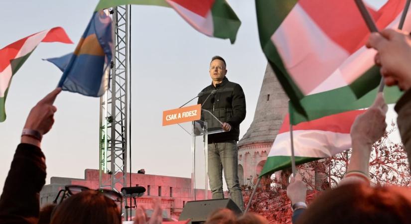 Szijjártó Péter újra feltűnt