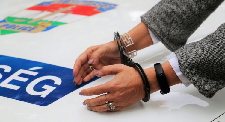 Levették a gyerek lábáról a lopott, új cipőt Gyugyon