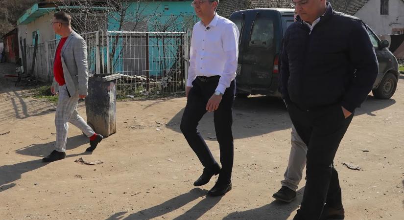 Több tízmilliót kapott Hankó Balázs minisztériumától az az egyesület, amely Penny-kártyákat osztogatott a választás előtt a miniszter körzetében