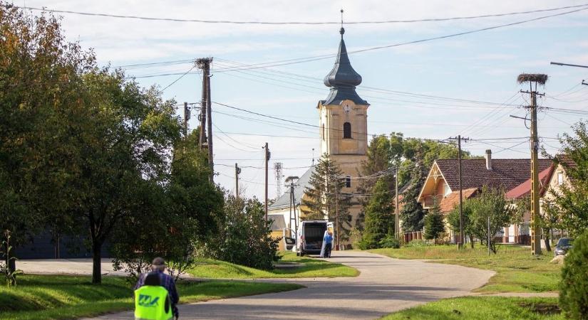 Tágabb a nadrágszíj, de így is megy a matek a hajdú-bihari településen, ahol egy fűnyírószervizt is megérez a vészkeret
