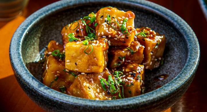 20 perces, ropogós mézes-szójaszószos tofu: könnyű vega ebéd