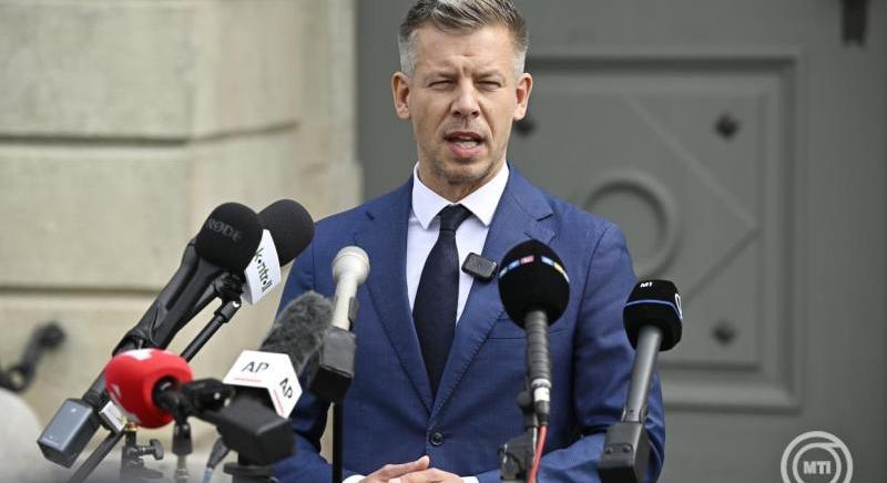 Magyar Péter csökkentené a miniszterelnöki fizetést – közben 12 milliós végkielégítéssel távoznak képviselők