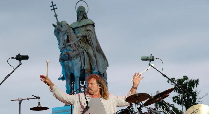 Robban a stadion: Leslie Mandoki új himnusza az FC Bayern München titkos fegyvere lett!