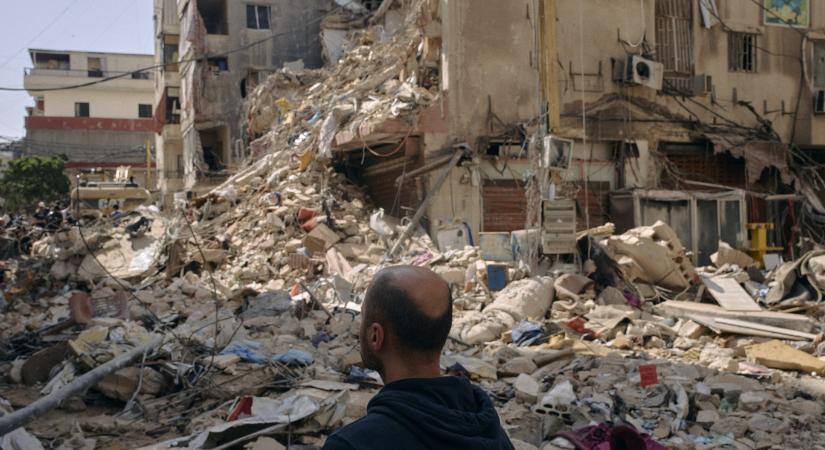 Műholdfelvételeken látható, ahogyan Izrael libanoni településeket rombol porig