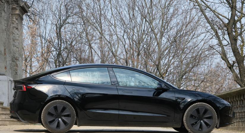 Rettentő sok pénzt elvihet a Tesla Model 3