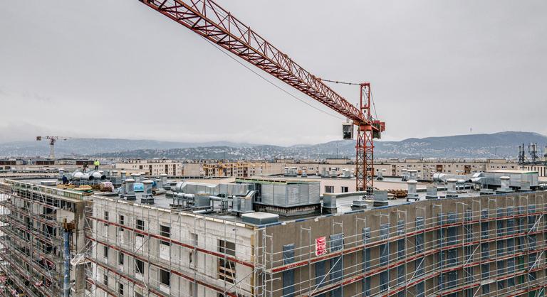 Tovább emelkedhetnek az építkezés költségei, a rezsióradíjak emelését kérik