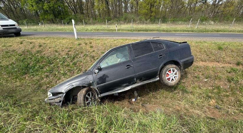 Árokba csapódott egy autó Bocskaikertnél – fotókkal