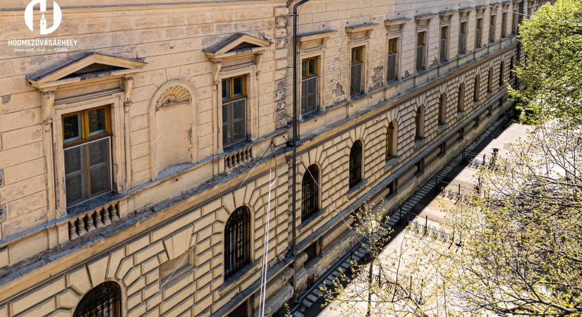 Péntektől nem lehet parkolni a Városház utcában