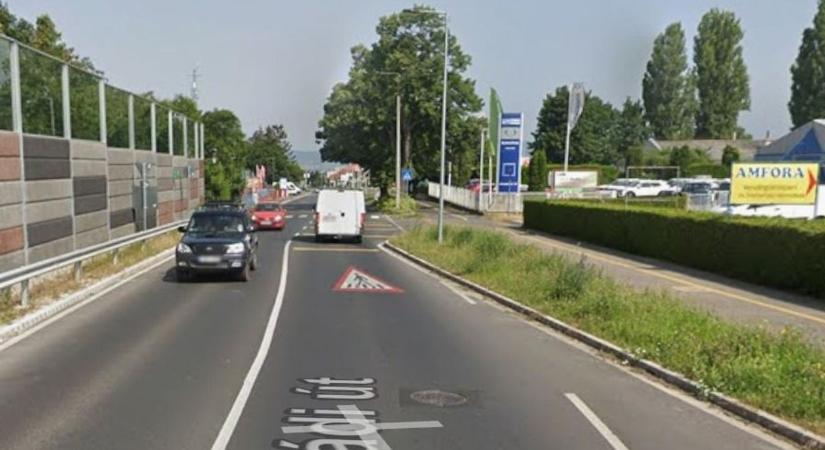 Sokkoló felvétel: a levegőbe repült a biciklis az ütközés után