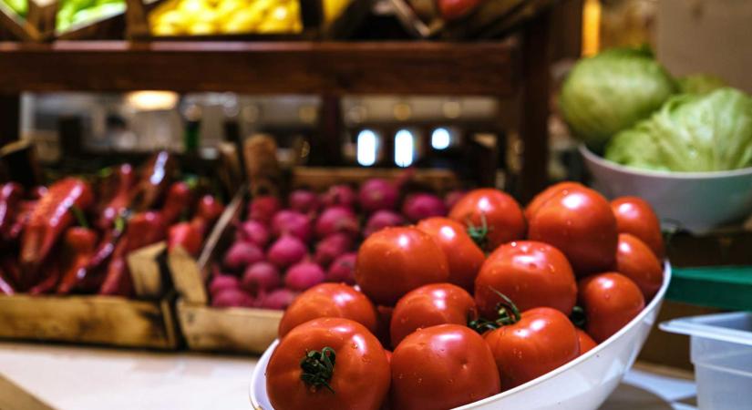 Nyolcvan lej egy kiló paradicsom a piacon